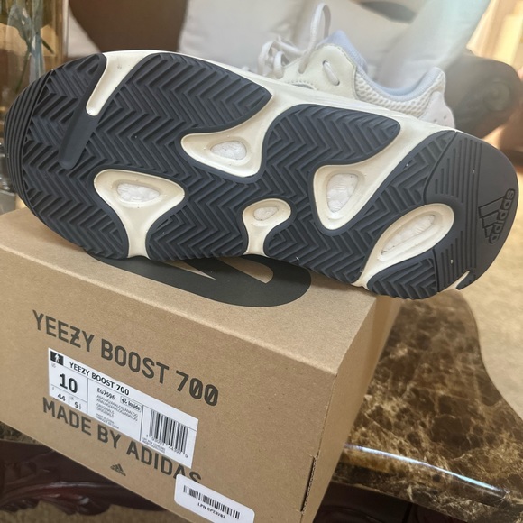 Only use once 9/10 condition comes with original box price negotiable - Picture 3 of 9